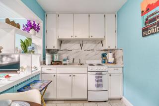 Less Than 1 Mi to Upham Beach Park Cozy Studio! - St. Pete Beach - 1