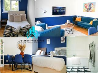 Stylish House Sleeps 9 With Free Parking in Putney - London - 0