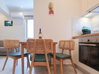 Stylish Apt in the Heart of Athens - 2' from metro - 4