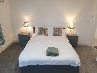 Modern 2-Bedroom Flat Near Park & River - Dumfries - 6