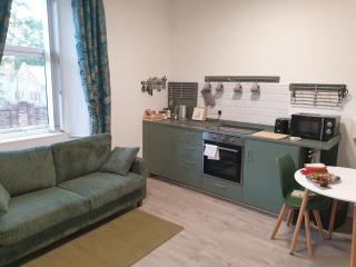 Modern 2-Bedroom Flat Near Park & River - Dumfries - 2