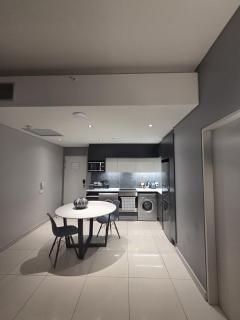 ADM Luxury Apartment in Sandton - 4