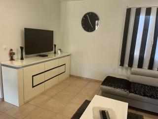 Charming ground floor house with pool - 5