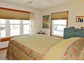 Oceanside Ship Bottom Large Yard Beach Badges Deck Wifi Only 4Th From The Beach! Only 4Th From The Beach! Ocean Single Family In Ship Bottom - 6