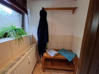 ansimali 2 - Apartment mit Wohn- und Schlafraum, integrierter Küchenzeile, separater Dusche und WC - ideal für Alleinreisende und Monteure am Spiegelwald - 3