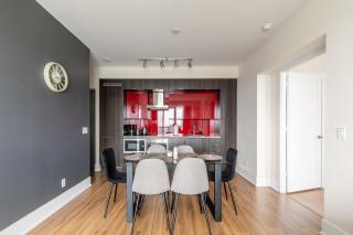 Executive 2 Bedroom 2 Bathroom Condo in Downtown Toronto - 6