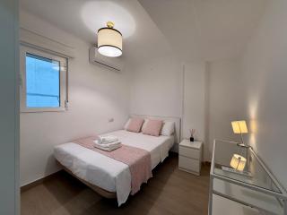 3 Double Beds - Great Area, Perfect for Families - 8