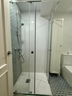 3 Double Beds - Great Area, Perfect for Families - 1