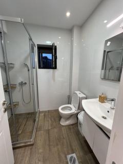 Modern Central Stay - 1