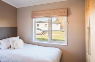 Luxury lodge - St Helens - 5