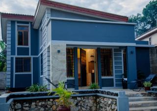 Chic 2BR Garden Home Majengo Netflix WiFi Parking - Moshi - 0