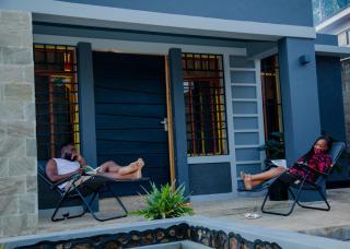 Chic 2BR Garden Home Majengo Netflix WiFi Parking - Moshi - 1