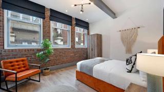 City Centre Warehouse Apt - Sleeps 6 plus Parking - 9