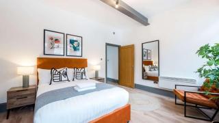 City Centre Warehouse Apt - Sleeps 6 plus Parking - 0