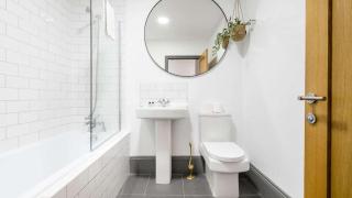 Free Parking, Liverpool City Escape, Sleeps 6 - 4