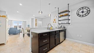 Spacious 2 bd-2 ba in the Heart of Asbury Ave - 5