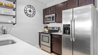 Spacious 2 bd-2 ba in the Heart of Asbury Ave - 4