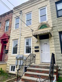 Cozy 2BR Brick Haven! Near parking lot! 35m to NYC - Jersey City - 1