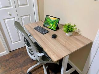 Cozy 2BR Brick Haven! Near light rail! 35m to NYC - 2