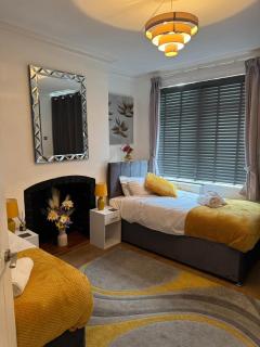 Charming 3-Bedroom Home, Sleeps 6, Free Parking, Fast Wi-Fi, Patio, Perfect for Families & Remote Work - Loughborough - 9