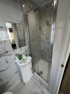 New England House Ensuites - Whole - 9
