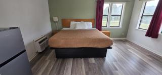 white columns motel - 0