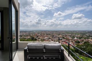 Casa Altamira, Stylish 1BR Loft with City Views in Centro - 8