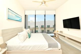 Rooftop Infinity Pool with Cinema & Gym near Beach - 8