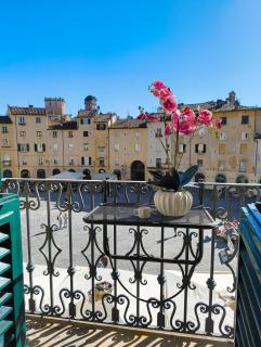 il balconcino sull' Anfiteatro - Lucca - 0