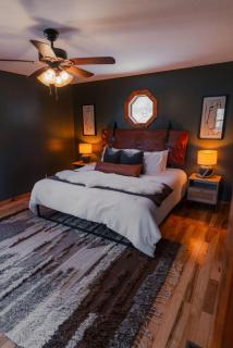 COZY Cabin with Hot Tub - Near all in Hocking Hills - Logan - 5