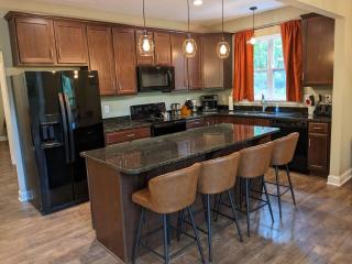 Modern 2 BD cabin with hot tub & Games & Central Loc - Rockbridge - 4