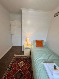 Spacious Home Near City Centre - 1