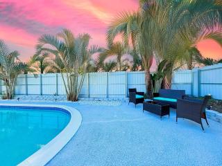 Palm House Near Beach, Game Room, Pool & King Beds - 1