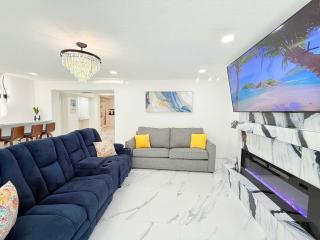 Private Pool Arcade Game Room Outdoor Dining - 8