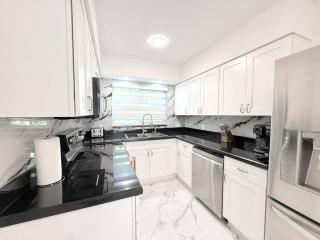 Private Pool, Arcade, Billiards & 10min to Beach - 1