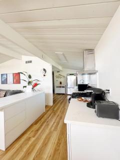 New Renovated 3B2B house - 6