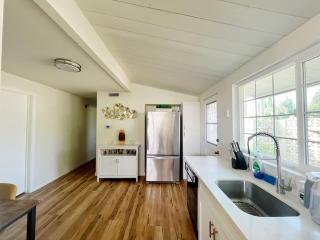 New Renovated 3B2B house - 5
