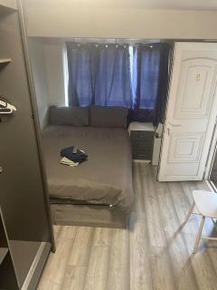 Low Budget Studio Room - Woolwich - 7