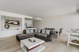 2 BR Apartment in Marina Condo - 2
