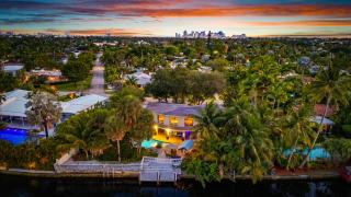 Waterfront Retreat: 7BR Villa with Pool Jacuzzi - 8