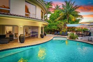 Waterfront Retreat: 7BR Villa with Pool Jacuzzi - Fort Lauderdale - 0