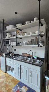 Upstairs R-3 Self Catering Unit - 6