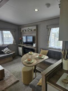 Stunning 6 Berth Caravan Near To The Beach At Pakefield Ref 68115Cr - 8