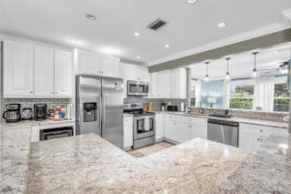 Family Retreat with Pool Near Beach & IMG Academy - Bradenton - 1