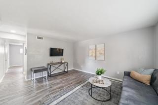 Pet-Friendly Midterm Apartment - 9