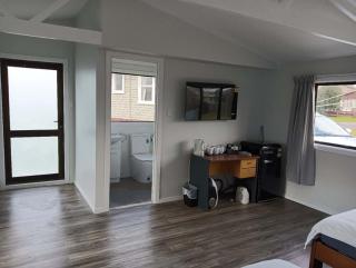 6 Double Beds including 2 Sofa Bed Studio - 6
