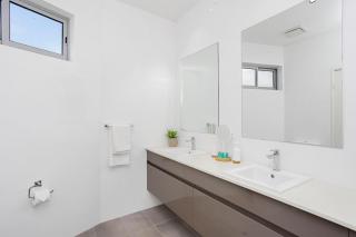 Relax in blissful sun-soaked luxury by the beach - Perth - 3