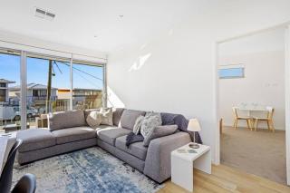 Relax in blissful sun-soaked luxury by the beach - 6