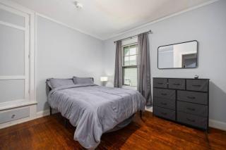 Queen Bed Retreat | Full Kitchen + Laundry Access - Peoria - 6