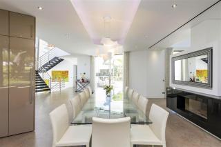 Luxury Villa with Heated Pool, Cinema, and Sauna in Prime Location in Quinta do Lago - 4